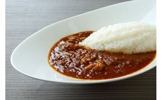 カレー大學主催「カレーオブザイヤー2021」受賞 「幻の飯村牛　牛すじカレー」3個セット｜肉と野菜の旨みが凝縮したデミグラスソースを使い、パスタ、うどんなどライス以外にも相性がいいカレーです