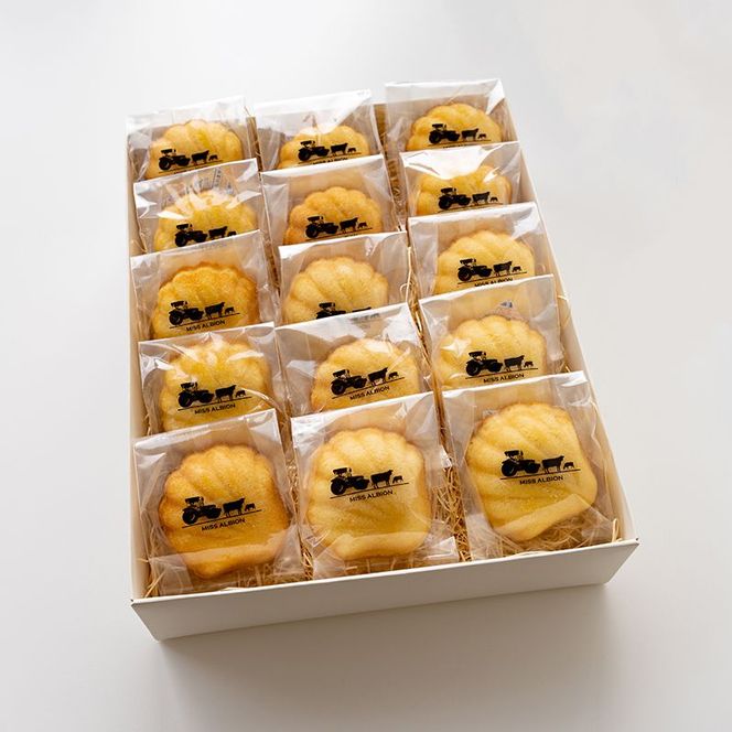 牧場マドレーヌ１５ケ入　	AM00616