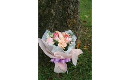 ふわふわピンク系のフレッシュラウンドブーケ　（Fairy：フェアリー） SWAF011