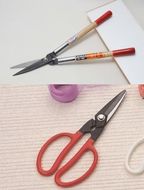 女性や年配の方もらくらく、小型軽量刈込鋏「ミニロン」（No.0105）と万能鋏のセット