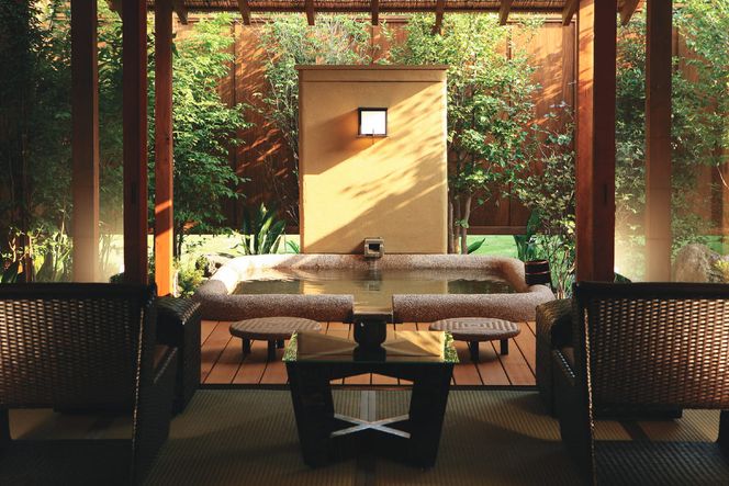 石和温泉　糸柳別館　和穣苑「笛吹」「鶯宿」ペア宿泊券１泊２食付き 021-008