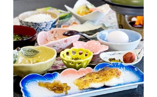 【平日限定】離れ海季で過ごす～極み～伊勢海老・アワビ付き1泊2食　ペア宿泊券 