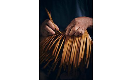 竹細工 網代編み手さげバッグ　吹き漆