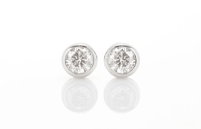 J011-4 ARC-EN-CIEL プラチナ ダイヤ ピアス（計0.16ct）【鑑別書付き ジュエリー プレゼント ギフト ファッション アクセサリー 贈り物 贈答 お祝い 記念日】