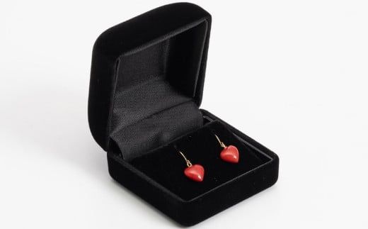 室戸産　血赤サンゴのハート型ピアス（K18）kn031