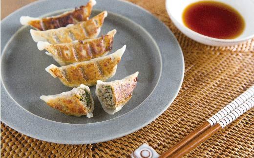 Amazon | 一本釣りかつお餃子〔餃子8個×4、タレ×4〕 | 有限会社