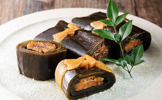 【定期便 4ヶ月連続】昆布で 鮭 鰊 を丁寧に巻いた 昆布巻き 鮭1本×2袋 鰊1本×2袋 合計4本 | 昆布巻 国産 北海道産 サケ ニシン コンブ だし 海藻 だし昆布 こんぶ水 出汁 乾物 こんぶ ギフト 調理済み 一人暮らし セット おかず 北連物産 きたれん 常温 定期便 海鮮 魚介類 絶品 調理済み 北海道 釧路町 釧路超 特産品 121-1258-24-54