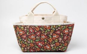 「琉球帆布」お散歩バッグ （POKKE104ブーゲンビリア） - 帆布 布 トート トートバッグ 人気 アーティスト イラストレーター Pokke104 池城由紀乃 おしゃれ レディース ファッション お出かけ かばん 鞄 手仕事 手づくり ハンドメイド 琉球帆布 伝統技術 沖縄県 八重瀬町【価格改定】