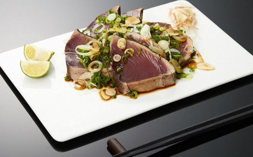 【四国一小さなまち】≪ヤマシン≫わら焼き土佐の鰹タタキ２節 ★6ヶ月★定期便 土佐料理 藁焼きたたき カツオ 鰹 初鰹 下り鰹 海鮮 魚 薬味セット 旬 カツオ 1節約300g～400g 冷蔵配送 定期便