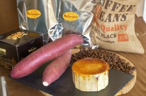 自家焙煎珈琲豆（豆のまま）５００ｇ＆とりいさん家の芋ケーキＳサイズ【北海道・沖縄・離島　配送不可】