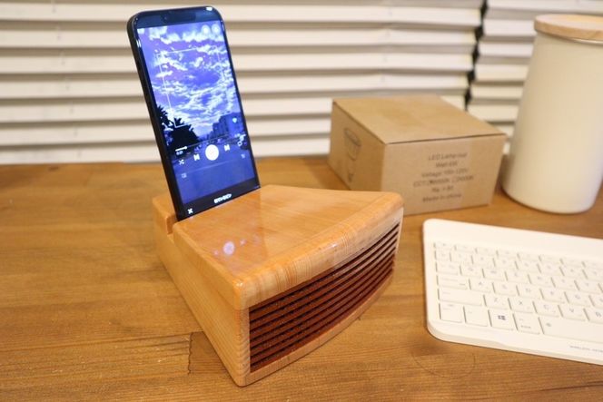 木製iPhoneスタンドスピーカー［127S05］木製 iPhone インテリア スピーカー マホガニ 雑貨 アウトドア キャンプ スマホ 電源不要 おしゃれ iphone全機種対応 充電しながら