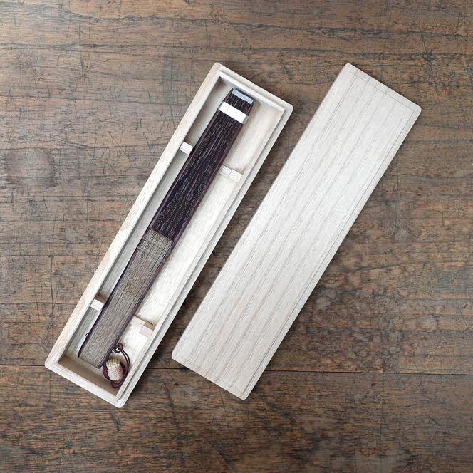 【杉山江見堂】途絶えた伝統復活「甲斐絹扇子」紫縞