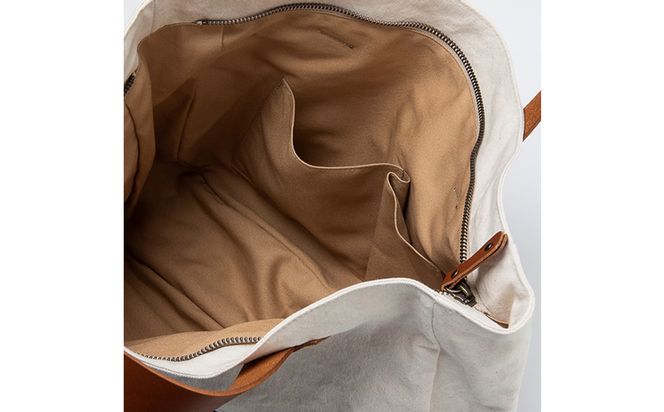 「琉球帆布」ラウンドトート 海のシルク - ラウンドトート 8号帆布 丈夫 牛革 ハンドル ベーシック シンプル おしゃれ ファッション メンズ レディース 男性 女性 贈り物 ギフト プレゼント バッグ 鞄 手仕事 手づくり ハンドメイド 琉球帆布 伝統技術 沖縄県 八重瀬町【価格改定】