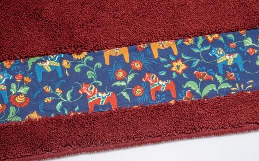 北欧の「幸せを運ぶ馬」ダーラヘスト柄のキッチンマット ワインレッド 50cm×横180cm 303446_CN90015VC03