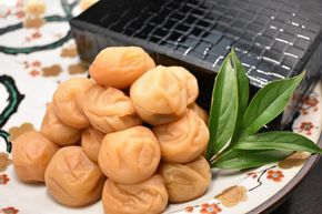 【ギフト用】高級南高梅はちみつ梅・しそ漬梅計800g入 紀州塗箱 網代模様仕上  【SW84】 303446_XJ043-GFT