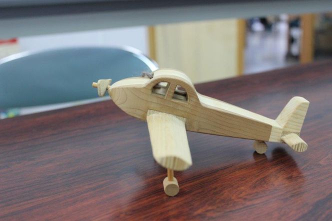 木のおもちゃ　飛行機【 玩具 おもちゃ 木製 手作り インテリア ギフト プレゼント クリスマス 標茶町 北海道 】 016641_AP007