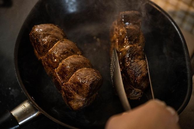 海道 標茶町産 エゾ 鹿肉 モモ ブロック 1kg 016641_AY008