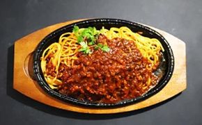 北海道産 標茶 羊肉のデミボロネーゼソース　4食セット【 パスタ ボロネーゼソース 肉 にく 羊肉 サフォーク 希少部位 グルメ お取り寄せ 国産 ヘルシー 標茶町 北海道 】 016641_AT009