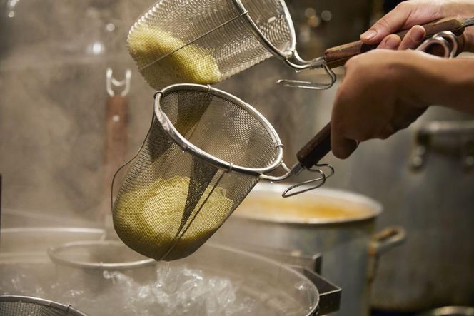 【京都 珍遊】老舗 珍遊 中華そば 4食 ラーメン 麺 送料無料  京都市 お取り寄せ 宅麺 ご当地ラーメン ご当地グルメ ふるさと納税 261009_A-KJ006