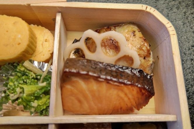 【京料理 坂安】旬の京料理　折入弁当（２個セット）［ 京都 京料理 人気 おすすめ 老舗 グルメ  ギフト プレゼント 贈答用 お取り寄せ ］  261009_A-YB011