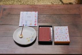 【山田松香木店】季節のお香・香皿セット（秋） 261009_B-AC13