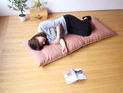 【 洛中高岡屋 】うたた寝にちょうどいい寛ぎのアイテム カバータイプごろ寝敷きふとん（ピンク系） 261009_B-BZ64