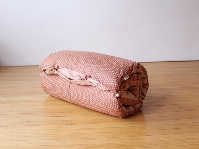 【 洛中高岡屋 】うたた寝にちょうどいい寛ぎのアイテム カバータイプごろ寝敷きふとん（ピンク系） 261009_B-BZ64