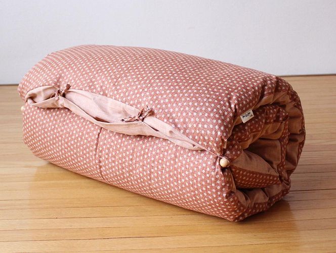 【 洛中高岡屋 】うたた寝にちょうどいい寛ぎのアイテム カバータイプごろ寝敷きふとん＜ゆったりサイズ＞（ピンク系） 261009_B-BZ71