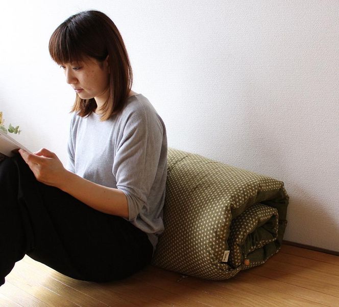 【 洛中高岡屋 】うたた寝にちょうどいい寛ぎのアイテム　カバータイプごろ寝敷きふとん＜ゆったりサイズ＞（グリーン系） 261009_B-BZ72