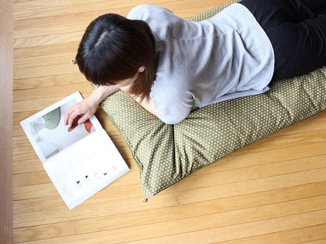 【 洛中高岡屋 】うたた寝にちょうどいい寛ぎのアイテム　カバータイプごろ寝敷きふとん＜ゆったりサイズ＞（グリーン系） 261009_B-BZ72