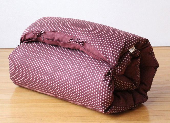 【 洛中高岡屋 】うたた寝にちょうどいい寛ぎのアイテム　カバータイプごろ寝敷きふとん＜ゆったりサイズ＞（パープル系） 261009_B-BZ73