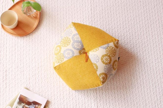 【 洛中高岡屋 】ラクにくつろげる おじゃみ座布団（木綿・菜の花フローラル） 261009_B-BZ79