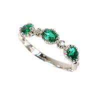 【京セラ】クレサンベール〈エメラルド・天然ダイヤモンド〉リング【オーバル3石/アンティーク風/5月誕生石/K18ホワイトゴールド/WRGE2635】 261009_B-EU71