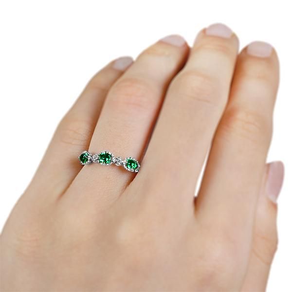 【京セラ】クレサンベール〈エメラルド・天然ダイヤモンド〉リング【オーバル3石/アンティーク風/5月誕生石/K18ホワイトゴールド/WRGE2635】 261009_B-EU71