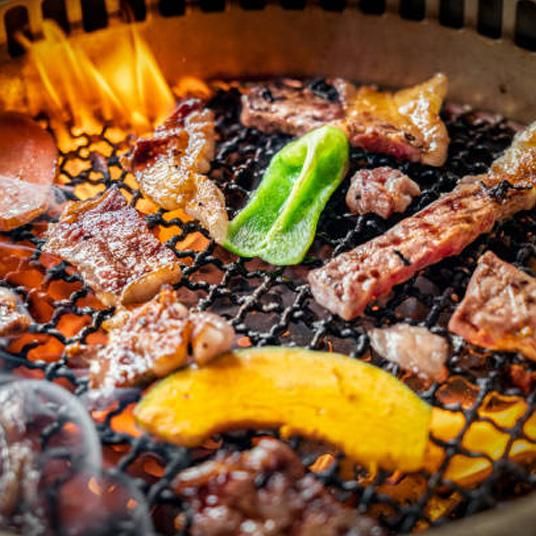 【牛若商事】〈京都肉〉京都黒毛和牛ロース焼き肉用　500g 261009_B-KN04