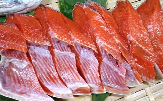 限定 天然 羅臼産紅鮭切身パック（250g前後×2）  さけ サケ しゃけ シャケ 魚 焼き魚 グリル 焼くだけ おかず お弁当 おにぎり 魚介類 海産物 海鮮 国産 北海道産 知床 生産者 支援 応援 016942_AH089