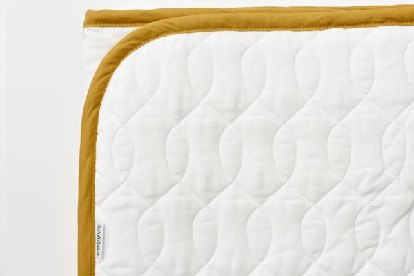 【大東寝具】～オールシーズン快適に使える敷パッド～ 京和晒綿紗 ガーゼ敷パッド（脱脂綿入り）4層（マスタード・セミダブル）［ 京都 寝具 老舗 敷パッド ふとん 人気 おすすめ 快眠 寝ごこち 睡眠 健康 お取り寄せ 通販 送料無料 ふるさと納税 ］ 261009_A-BM012