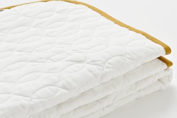 【大東寝具】～オールシーズン快適に使える敷パッド～ 京和晒綿紗 ガーゼ敷パッド（脱脂綿入り）4層（マスタード・セミダブル）［ 京都 寝具 老舗 敷パッド ふとん 人気 おすすめ 快眠 寝ごこち 睡眠 健康 お取り寄せ 通販 送料無料 ふるさと納税 ］ 261009_A-BM012