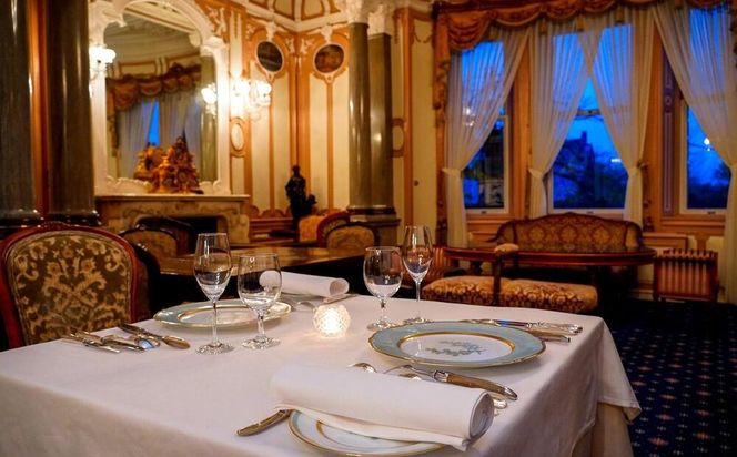 【FRENCH LE CHENE ル・シェーヌ （ホテル長楽館）】ペアディナー食事券《個室利用》［ 京都  食事  ディナー 人気 おすすめ  グルメ チケット 割引 ］ 261009_A-LA056