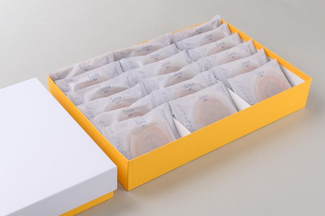 【果朋】特製もちどら 瑠月-luna-18入［ 京都 二条 創作和菓子 綺麗 可愛い 美味しい 人気 おすすめ お取り寄せ ギフト プレゼント 贈答 お菓子 スイーツ ふるさと納税  ］ 261009_A-LG006