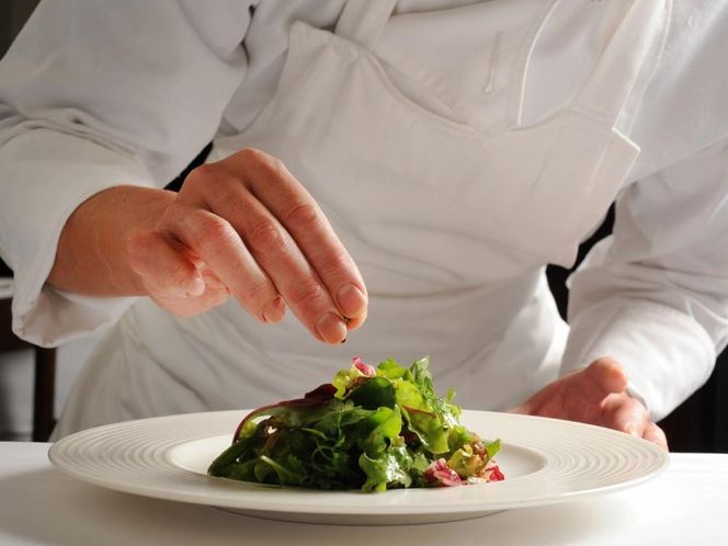 【Le pique-assiette】≪ランチ≫ムニュ・フルヴィエール食事券3名様（ぐるなびセレクション） 261009_A-NB002