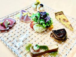 【B  Legumes  a  table】≪ランチ≫MenuBコースお食事券2名様分（ぐるなびセレクション） 261009_A-NB077