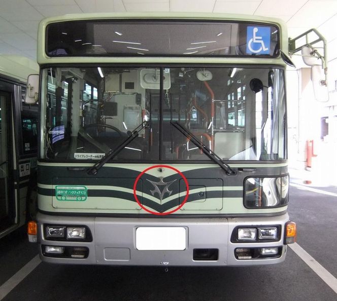 【京都市交通局】市バス車両に付いている局章 261009_A-PX004