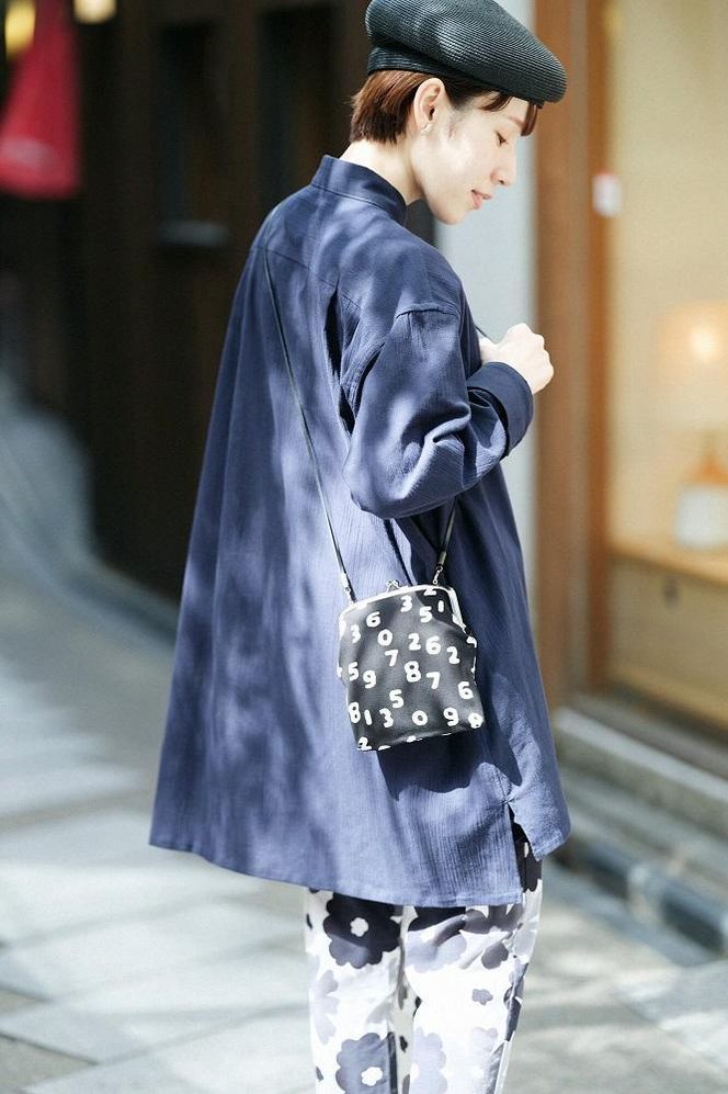 【SOU・SOU】12号帆布 軟（なん）がま口 （大）（110cm革ひも付き）／SO-SU-U昆（こん） 261009_A-RV001