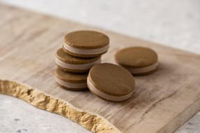 【あら、りんご。】りんごバタークッキー チョコ 5個［ りんご スイーツ お菓子 バタークッキー 林檎 人気 おすすめ お取り寄せ ギフト プレゼント 贈答 バター クッキー 青森 ］ 261009_A-UB002