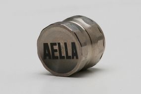 【AELLA】チタンエアバルブキャップショートタイプ チタン素地色 AE-74022 2個セット［ 京都 バイク カスタム パーツ 人気 おすすめ ツーリング ライダー バイカー メーカー ギア お取り寄せ 通販 ふるさと納税 ］ 261009_A-US002