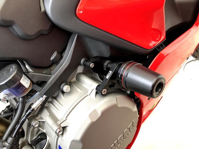 【AELLA】DUCATI パニガーレ/ストリートファイター｜エンジンスライダー(Panigale V2/Streetfighter V2) AE-68131［ 京都 バイク カスタム パーツ 人気 おすすめ ツーリング ライダー バイカー メーカー ギア ドゥカティ お取り寄せ 通販 ふるさと納税 ］ 261009_A-US012