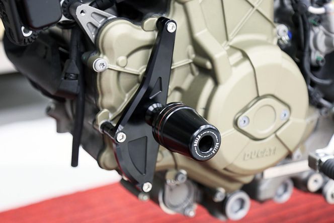 【AELLA】DUCATI ハイパーモタード｜エンジンスライダー (Hypermotard698Mono) AE-68166 ［ 京都 バイク カスタム パーツ 人気 おすすめ ツーリング ライダー バイカー メーカー ギア ドゥカティ お取り寄せ 通販 ふるさと納税 ］ 261009_A-US035