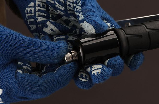 【AELLA】Kawasaki Z900RS/CAFE/ZX-25R/4R｜チタン製ハンドルバーエンド 制振カラー 1台分【Φ13.8×5.5ｍｍ厚】 AT-W0011 ［ 京都 バイク カスタム パーツ 人気 おすすめ ツーリング ライダー バイカー メーカー ギア カワサキ お取り寄せ 通販 ふるさと納税 ］ 261009_A-US042