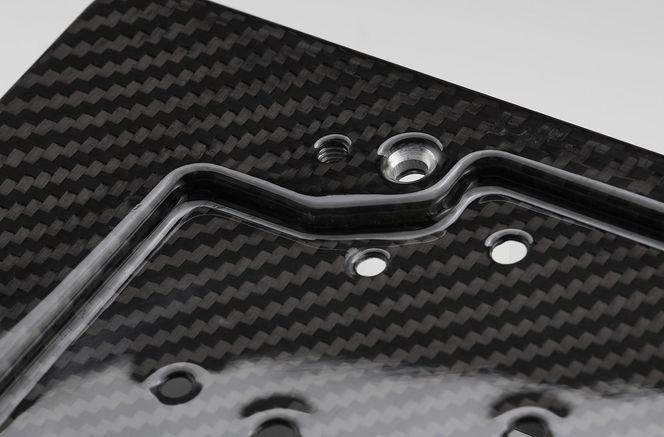 【AELLA】汎用品｜ドライカーボン製 ナンバープレートホルダー AE-99005 【ツヤあり】［ 京都 バイク カスタム パーツ 人気 おすすめ ツーリング ライダー バイカー メーカー ギア お取り寄せ 通販 ふるさと納税 ］ 261009_A-US051VC01